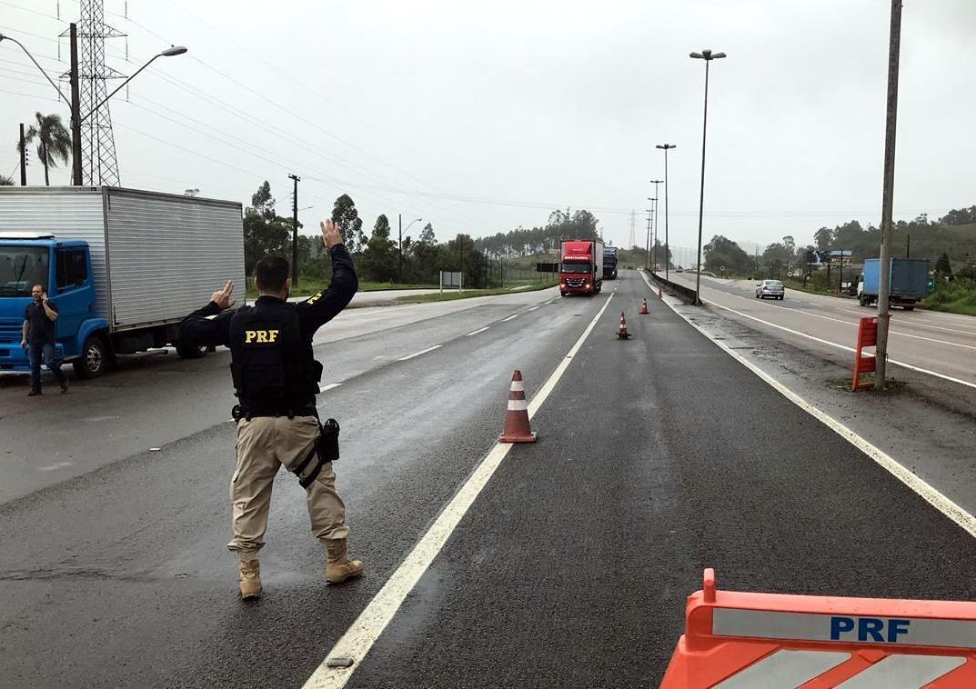 Polícia Rodoviária Federal intensifica fiscalização durante o feriado de finados