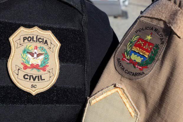 Polícias orientam público sobre furtos e segurança durante a Festa da Cebola