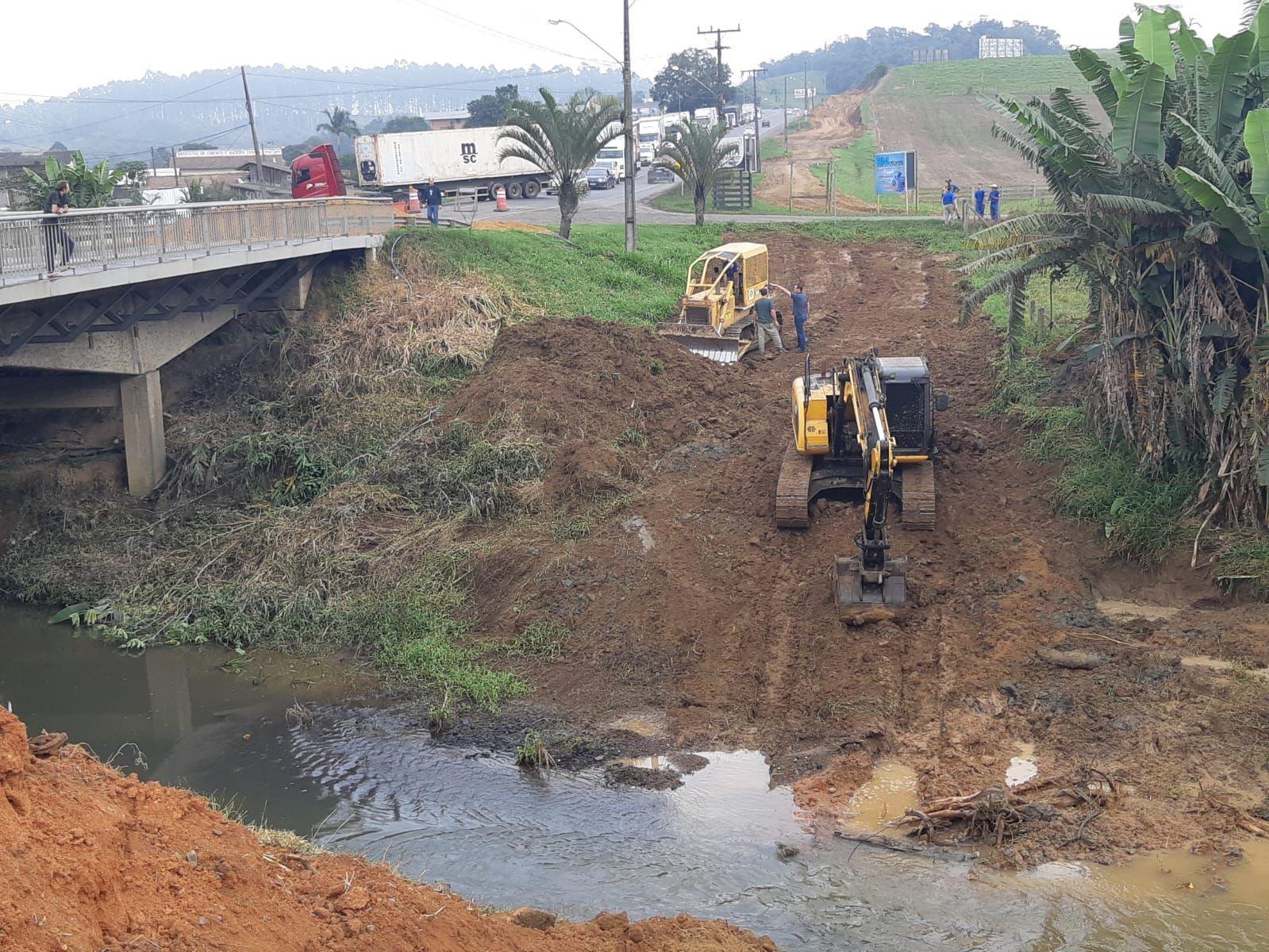 Ponte na BR-470 em Pouso Redondo é interditada devido a rachadura nas vigas de sustentação