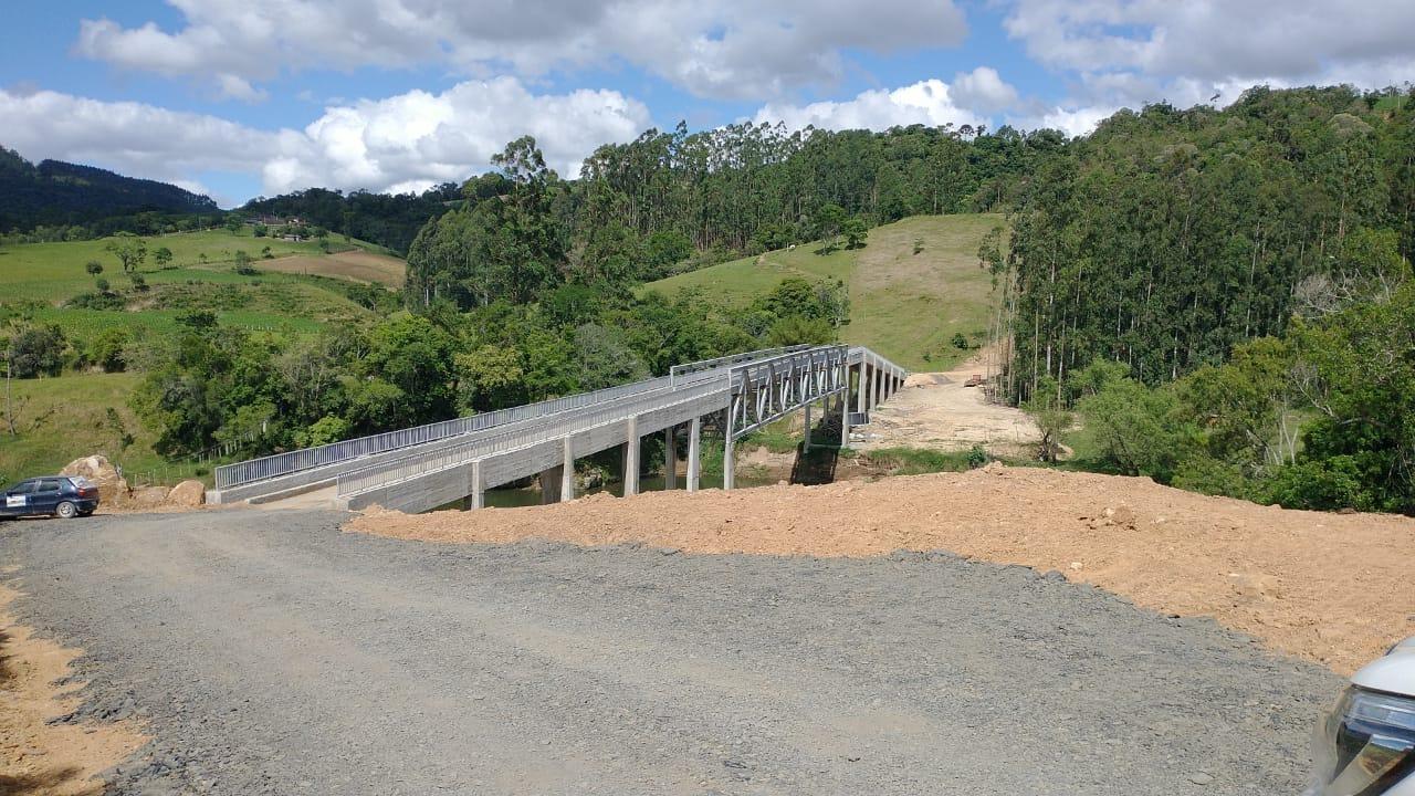 Pontes de São Wendelino e Passo da Limeira em Alfredo Wagner já permitem a passagem de veículos