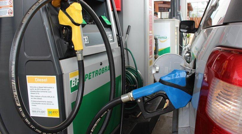 Preço do litro da gasolina vai subir nos próximos dias, na média, R$ 0,06 em Santa Catarina