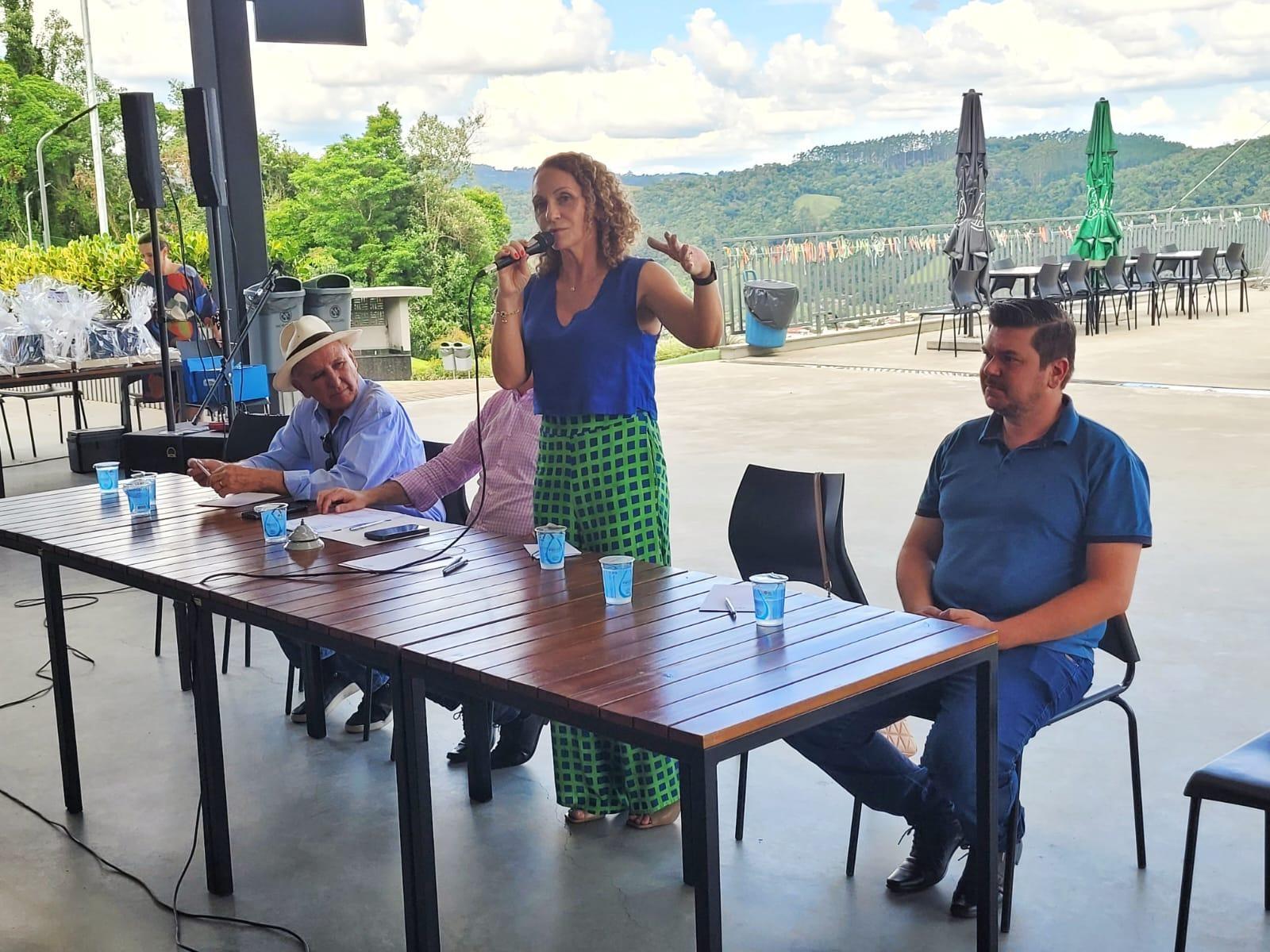 Prefeita Chica de Salete é a nova presidente da Amavi para 2024