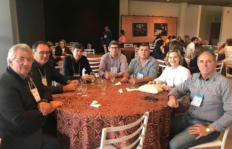 Prefeita de Chapadão do Lageado participa de Congresso Estadual de Prefeitos, em Florianópolis