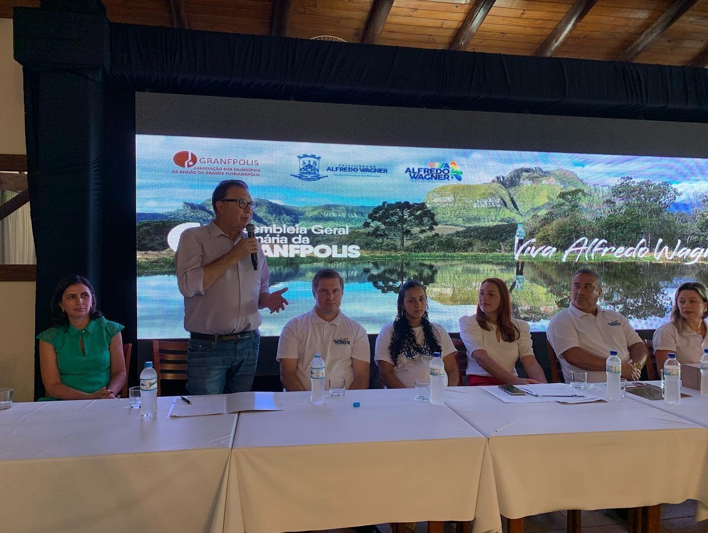 Prefeita de Rancho Queimado Cleci Veronezi avalia positivamente período à frente da Granfpolis; prefeito de São José Orvino Ávila é o novo presidente