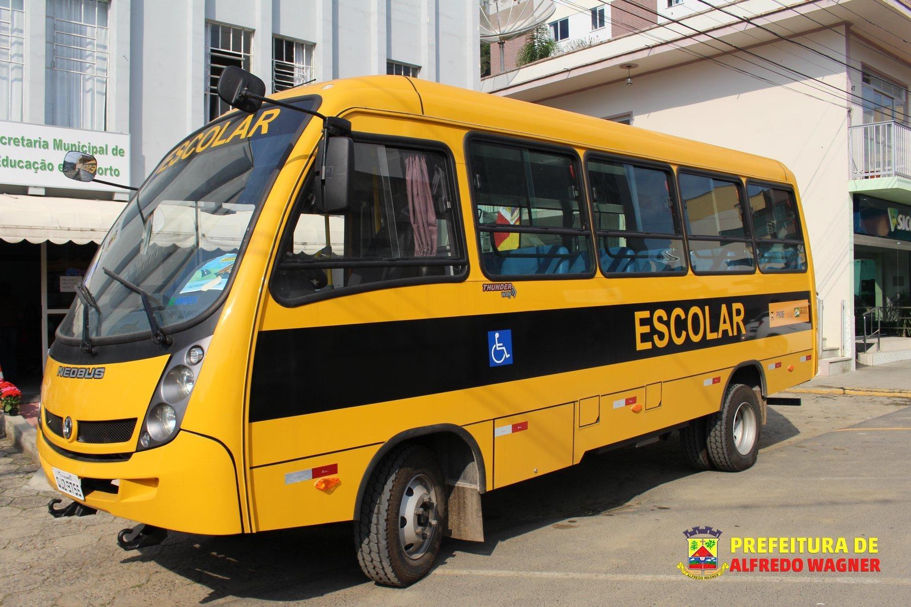Prefeito de Alfredo Wagner comemora chegada de mais um ônibus para o município