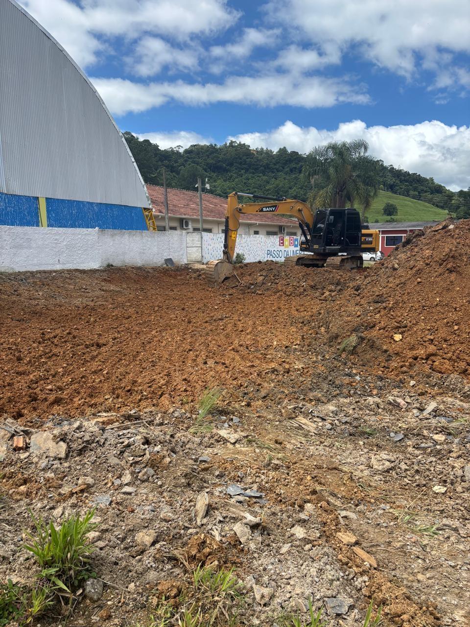 Prefeito de Alfredo Wagner destaca avanços na obra da nova sede da prefeitura e do posto de saúde de Passo da Limeira