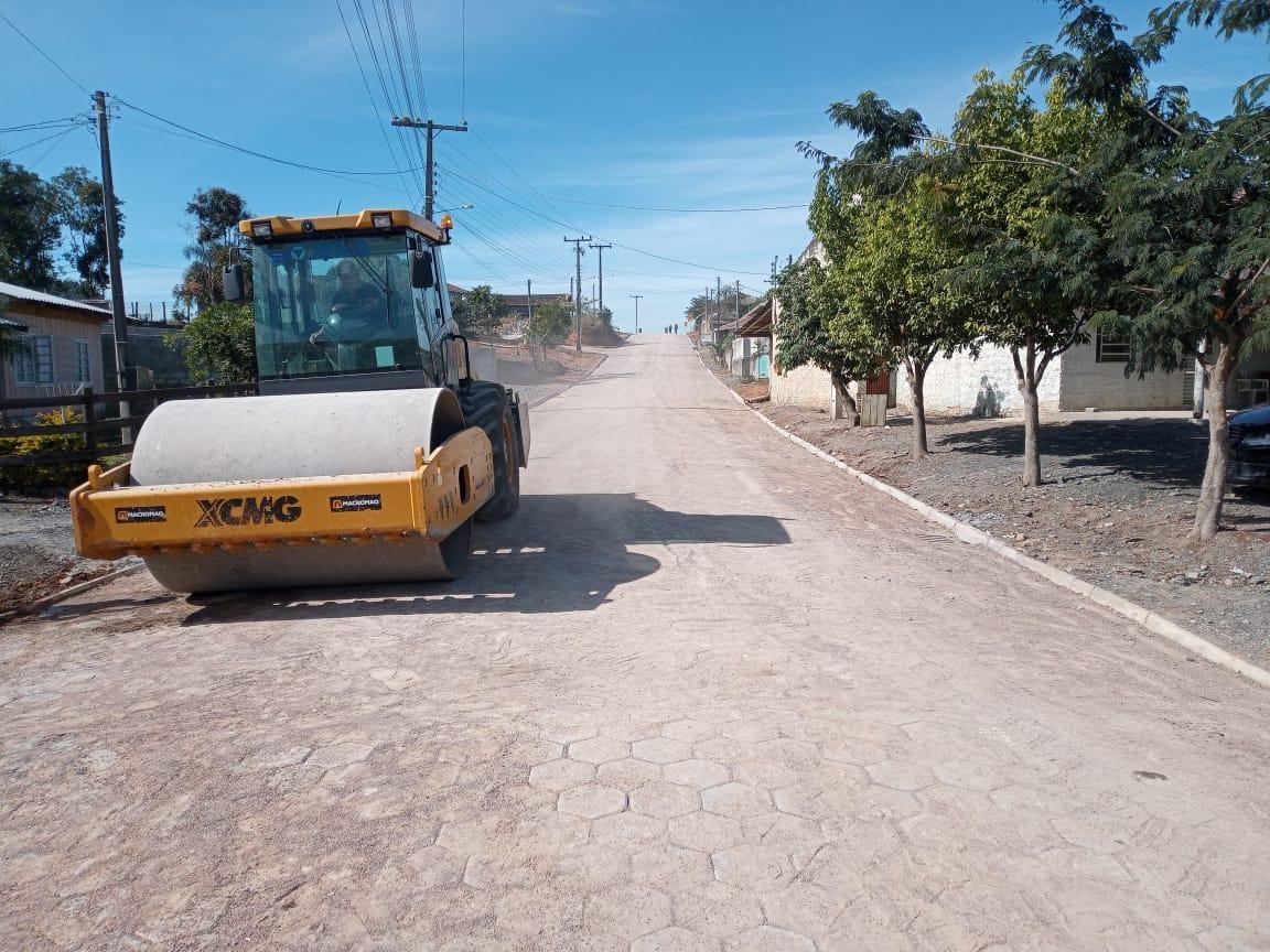 Prefeito de Atalanta aproveita o feriadão para revisar a frota do município