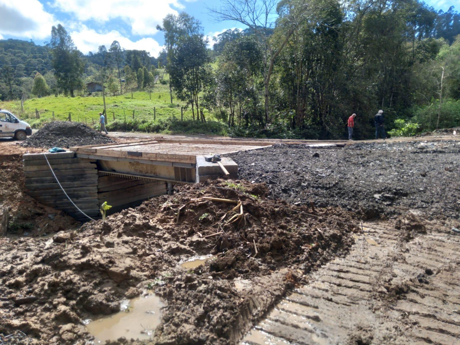 Prefeito de Atalanta garante recursos para construção de quatro novas pontes