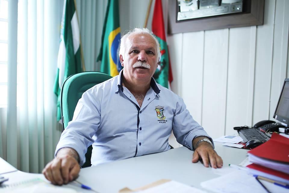 Prefeito de Atalanta visita Caixa Econômica em busca de informações sobre liberação do FGTS após enxurrada que atingiu o município