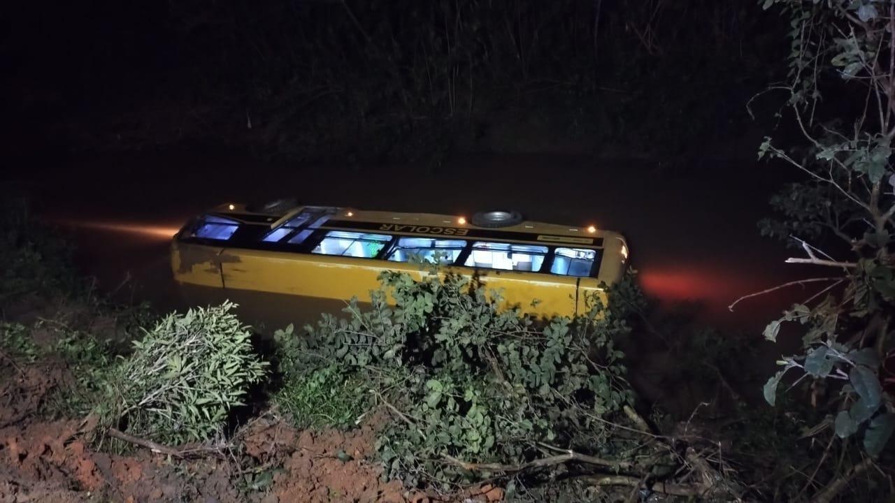 Prefeito de Aurora anuncia medidas contra motorista alcoolizado após acidente com micro-ônibus escolar