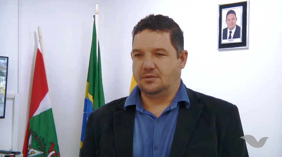 Prefeito de Aurora avalia primeiros dias do funcionamento das escolas e creches no município
