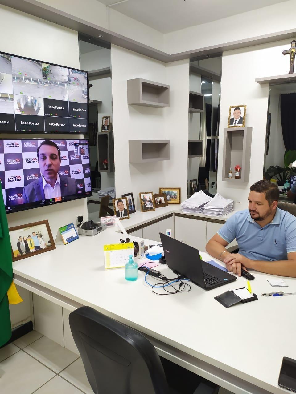 Prefeito de Aurora mostra preocupação com a volta das aulas presenciais