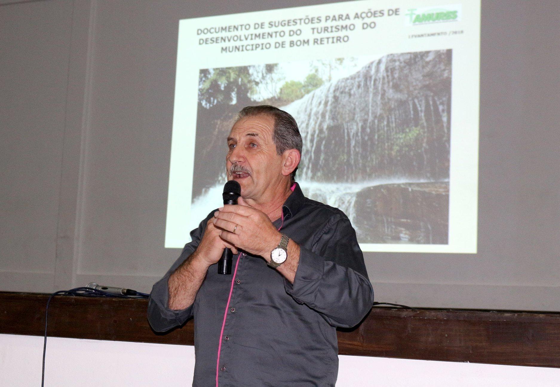 Prefeito de Bom Retiro administra município sem secretário e consegue reduzir folha de pagamento em cerca de 10%