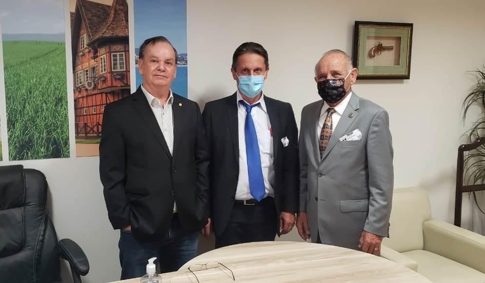 Prefeito de Chapadão do Lageado cumpre agenda em Brasília e Florianópolis