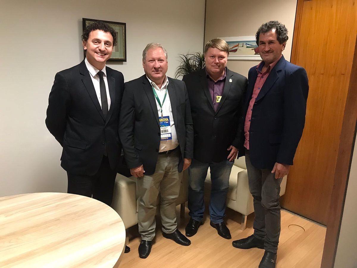 Prefeito de Imbuia retorna de Brasília com recursos garantidos para o município