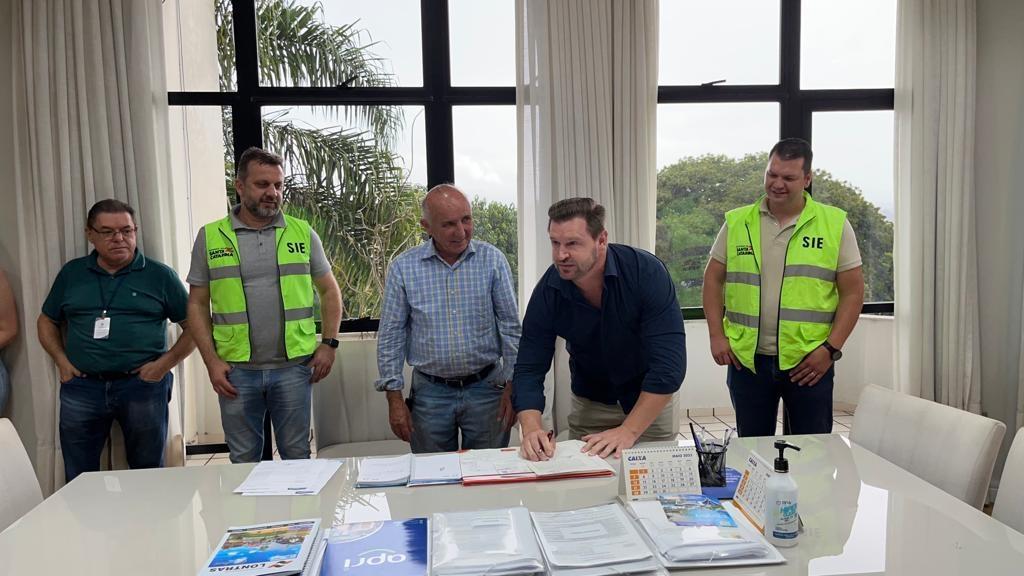 Prefeito de Ituporanga Gervásio Maciel transmite o cargo para o vice-prefeito Geison Kurtz
