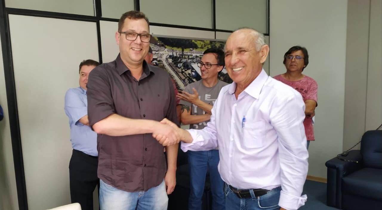 Prefeito de Ituporanga transmite o cargo ao presidente da Câmara de Vereadores