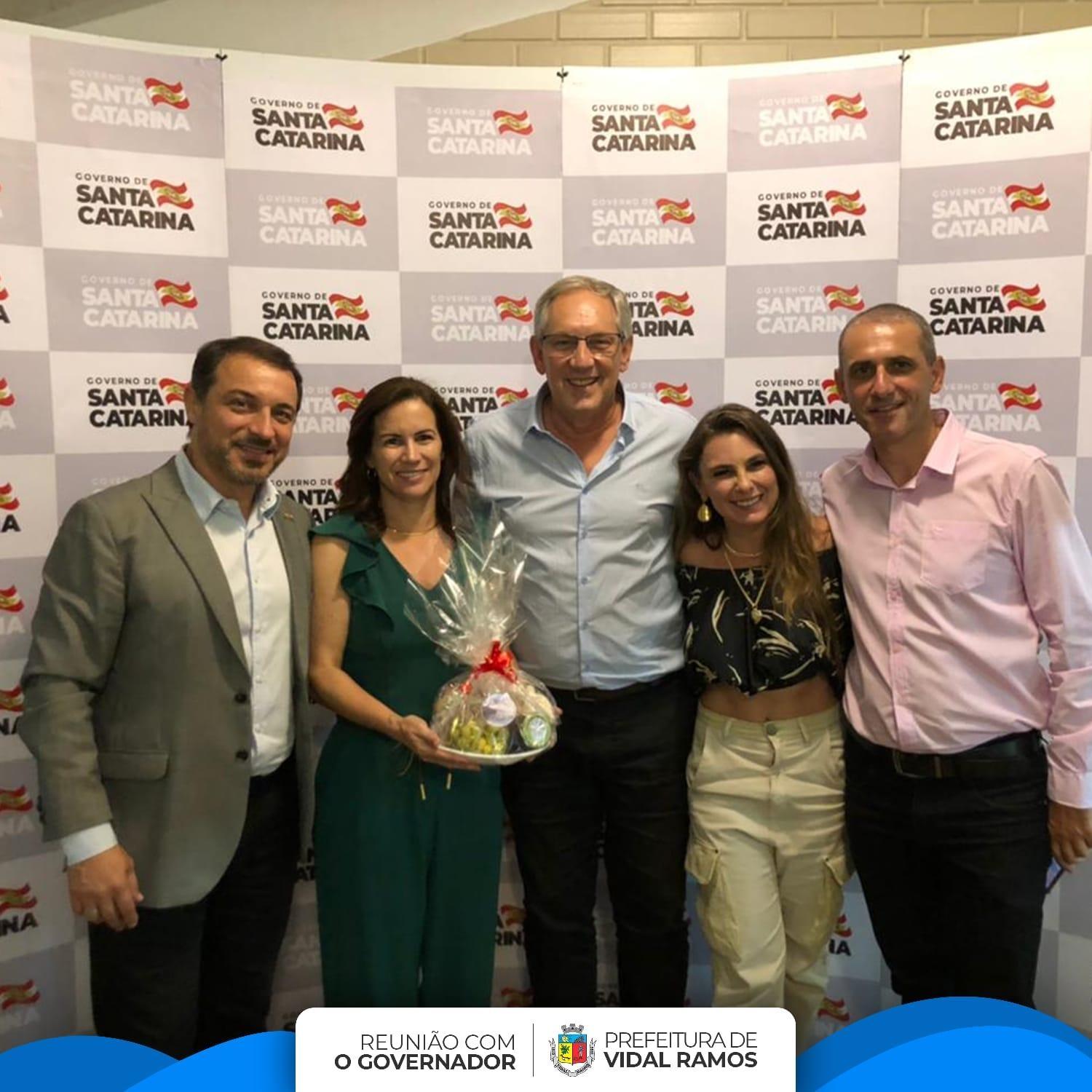Prefeito de Vidal Ramos apresenta reivindicações municipais durante jantar com o governador do Estado