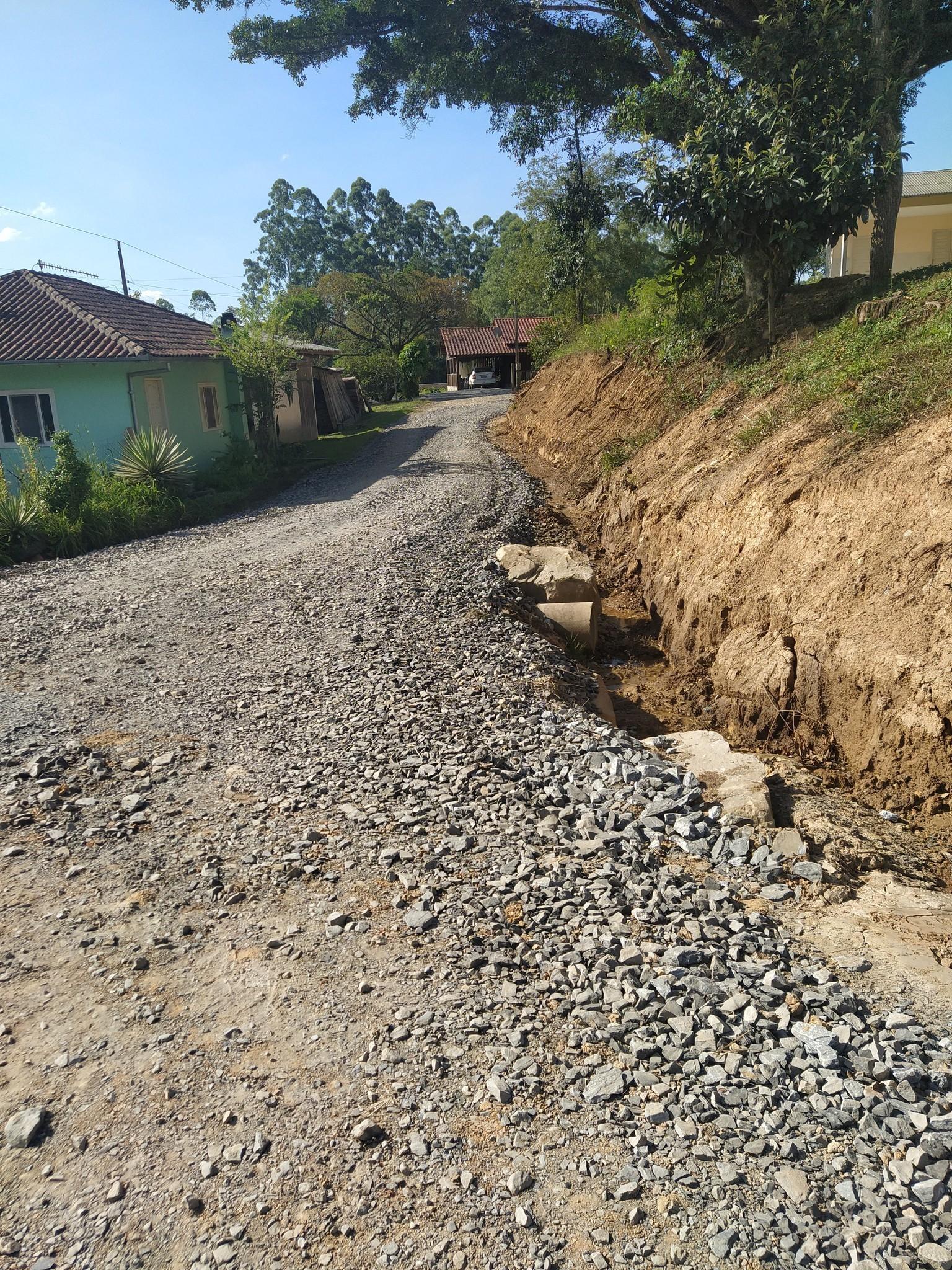 Prefeito de Vidal Ramos destaca avanços na manutenção de estradas e serviços da Secretaria de Obras
