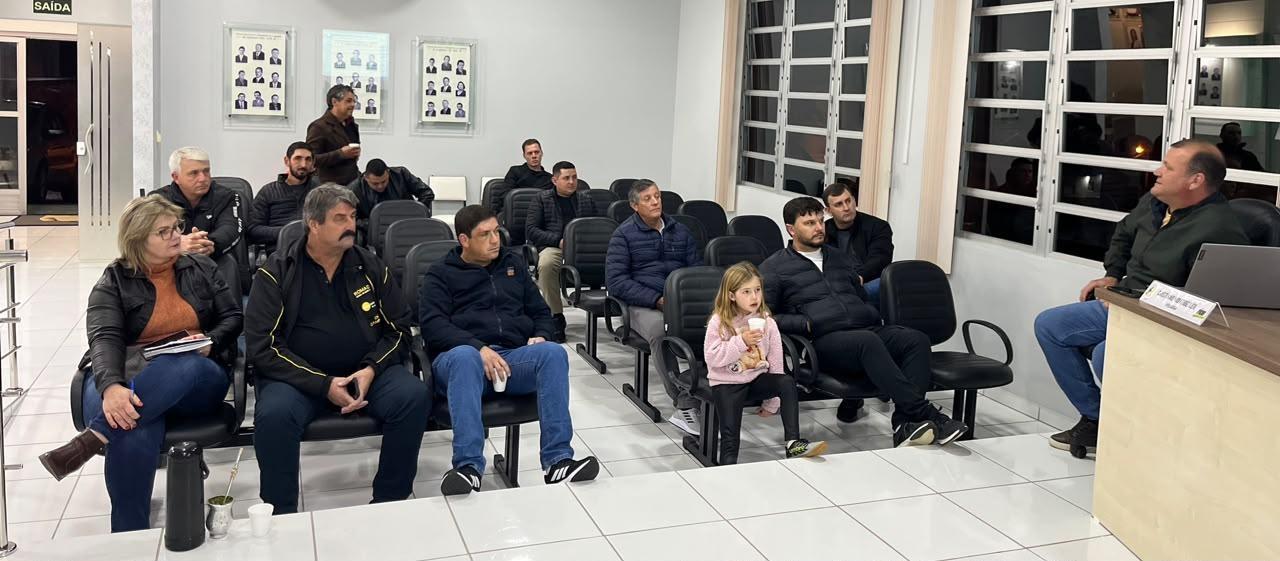 Prefeito e vice de Chapadão do Lageado alinham projetos de infraestrutura e apoio agrícola em reunião com vereadores