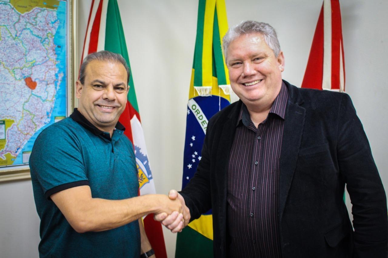 Prefeito Naudir retorna das férias e reassume administração de Alfredo Wagner