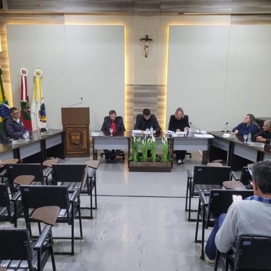Prefeito, vice e secretários municipais de Petrolândia participam de sessão na Câmara de Vereadores