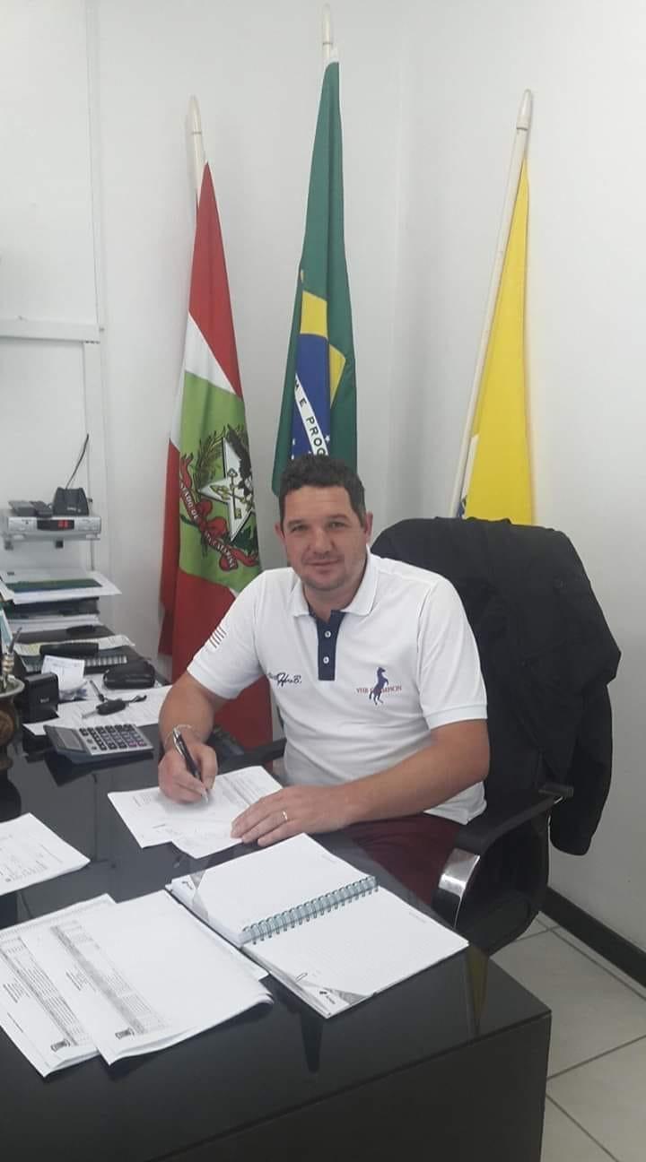 Prefeito Xandão de Aurora vai à Brasília em busca de recursos