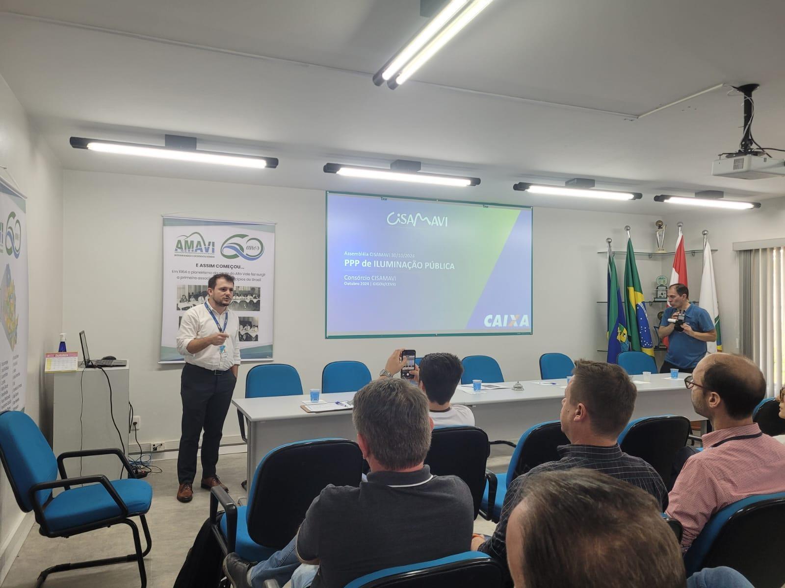  Prefeitos do Alto Vale discutem Parceria Público-Privada para modernização da iluminação pública