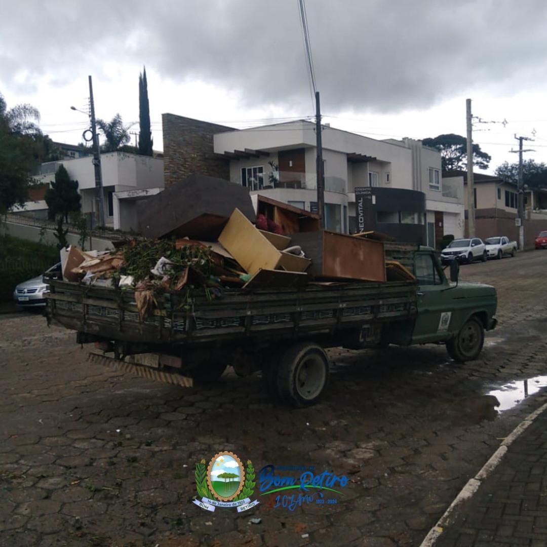 Prefeitura de Bom Retiro mobiliza equipes para limpeza após inundações