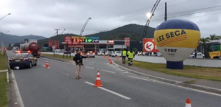 PRF flagra 1350 motoristas alcoolizados durante Operação Festas de Outubro 
