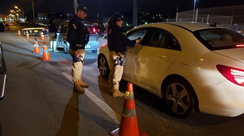 PRF flagra 284 motoristas embriagados no final de semana nas rodovias federais catarinenses 