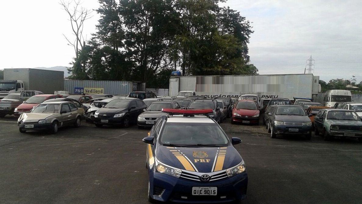 PRF promove leilão de 684 lotes de veículos apreendidos e sucatas em SC