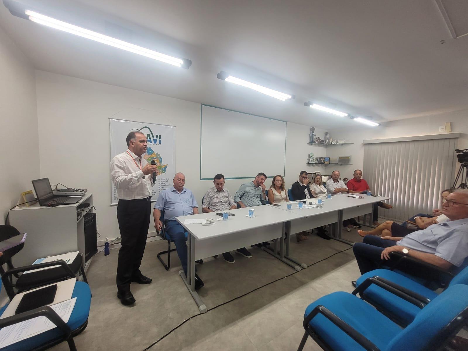 Primeira assembleia da AMAVI reuni Deputados e Secretários do Estado