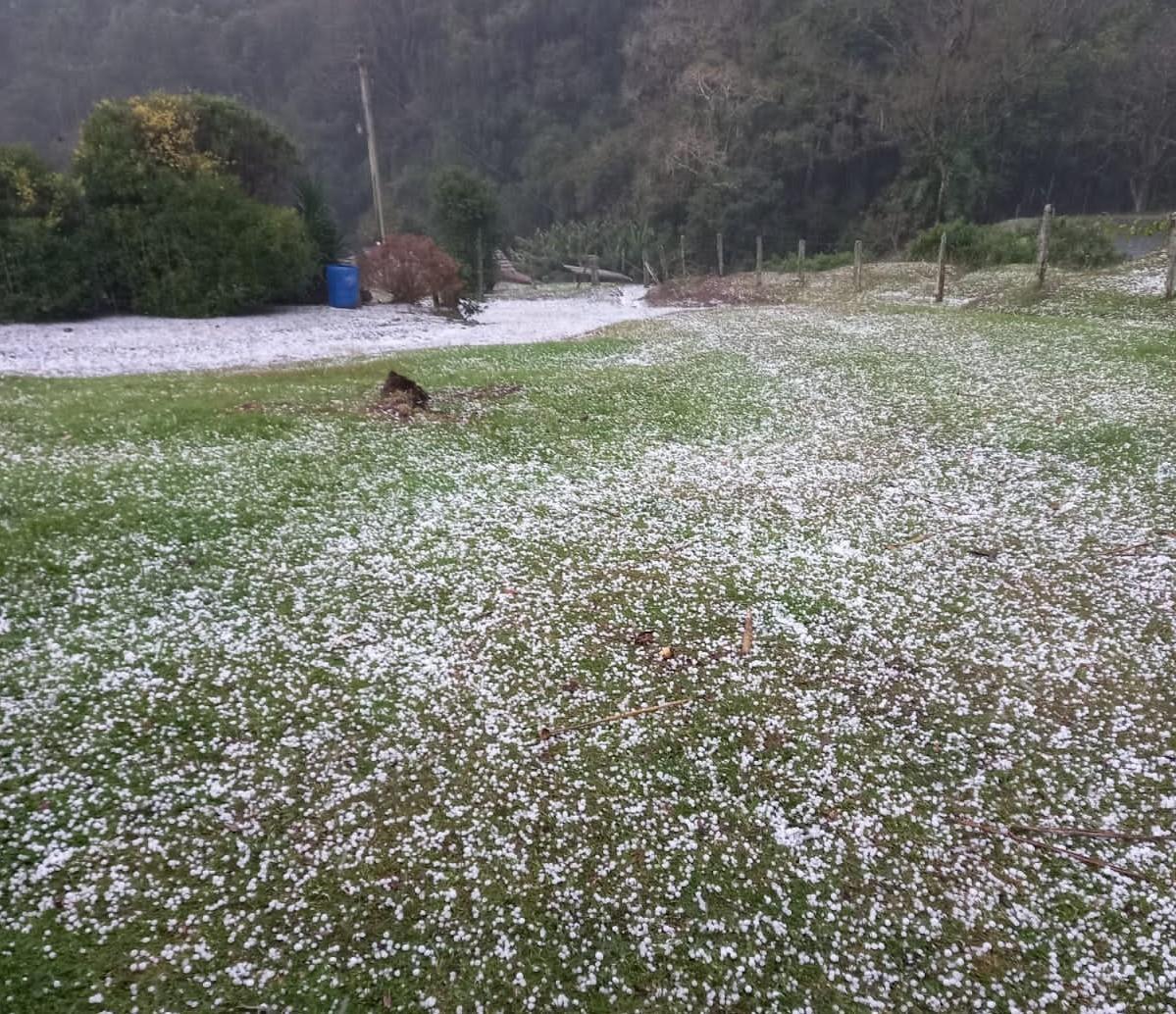 Primeiro dia do inverno é marcado por granizo na região da cebola; Chapadão do Lageado e Petrolândia foram afetados