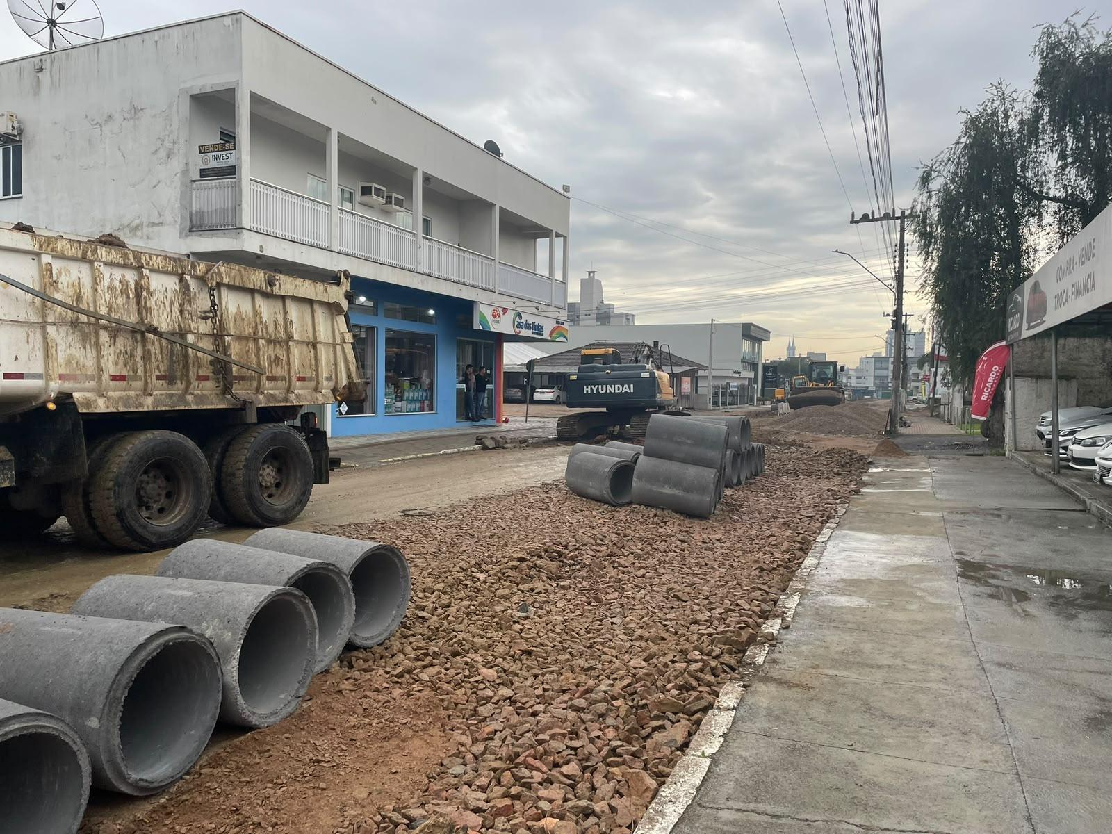 Primeiro trecho da rua Tenente Jacob Philippi deve ser pavimentado na próxima semana 