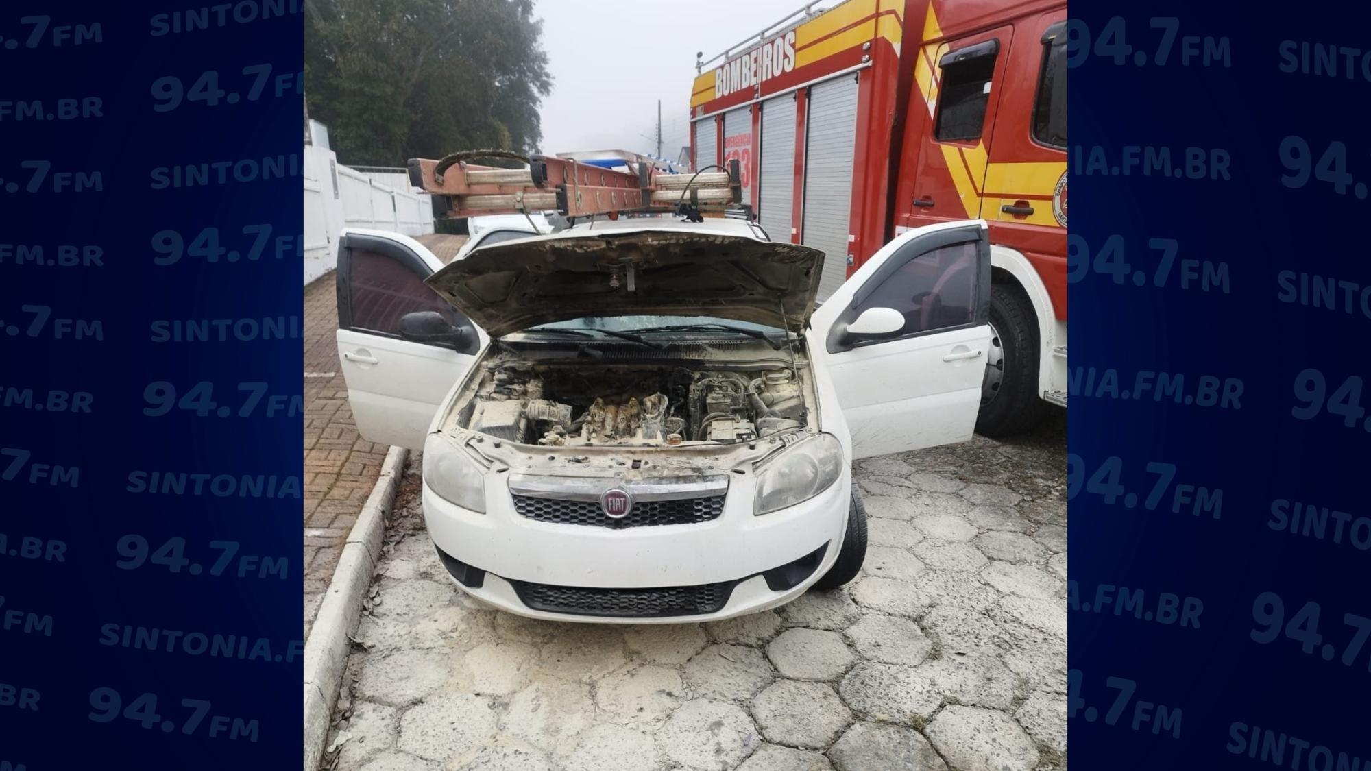 Princípio de incêndio atinge veículo em Rio do Sul