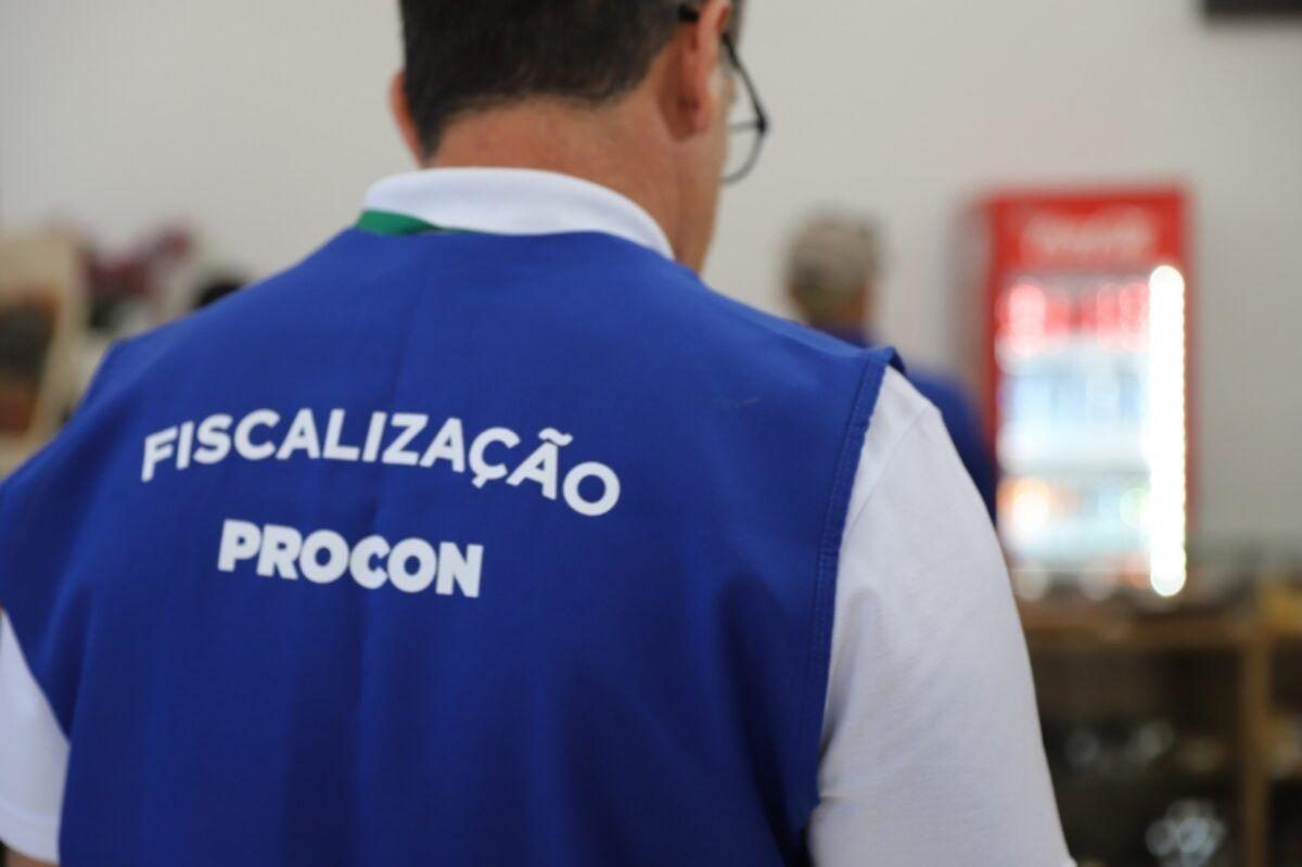 Procon visita comércios de Ituporanga para orientar sobre a obrigatoriedade do preço na vitrine