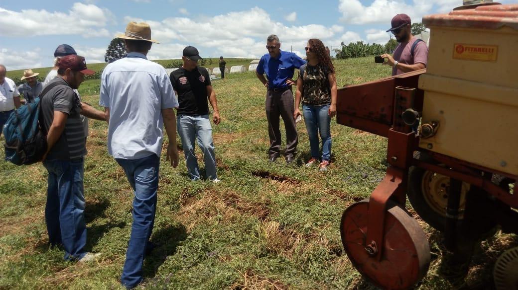 Produtores rurais de Lages realizam visita técnica em Ituporanga 