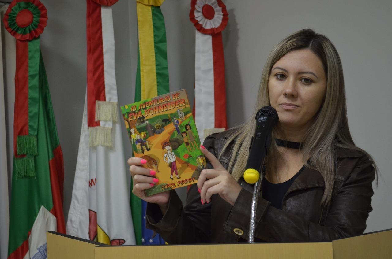 Professora de Alfredo Wagner busca apoio da população para lançar livro que conta a história do Município