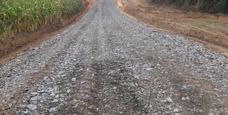 Programa da porteira para dentro facilita acesso a cascalho para agricultores de Ituporanga