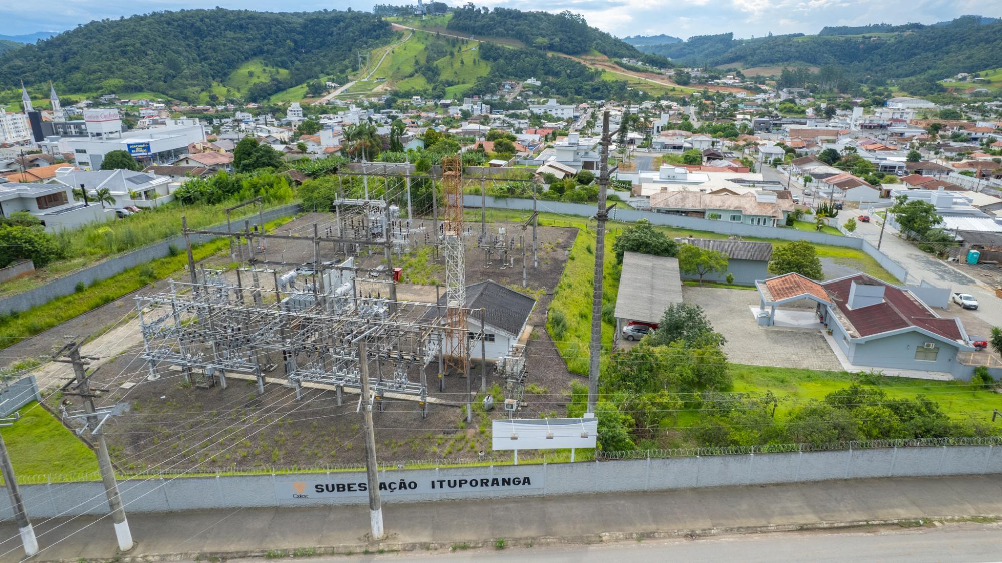 Programas da Celesc visam expandir a rede trifásica nas comunidades do interior