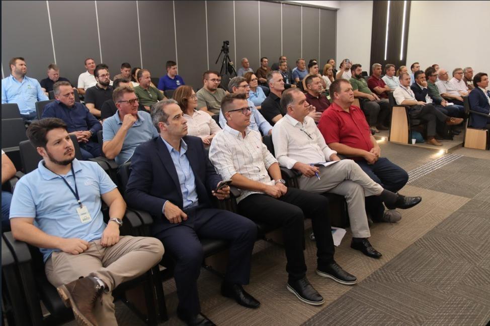 Projeto de PPP para modernizar iluminação pública do Alto Vale avança para próxima fase