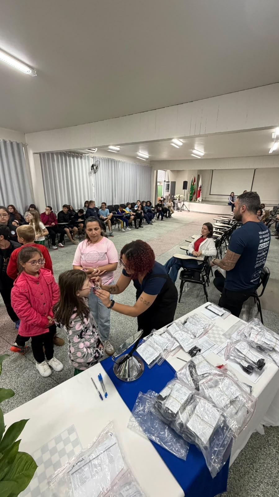 Projeto Novo Olhar entrega 230 óculos a alunos de Ituporanga