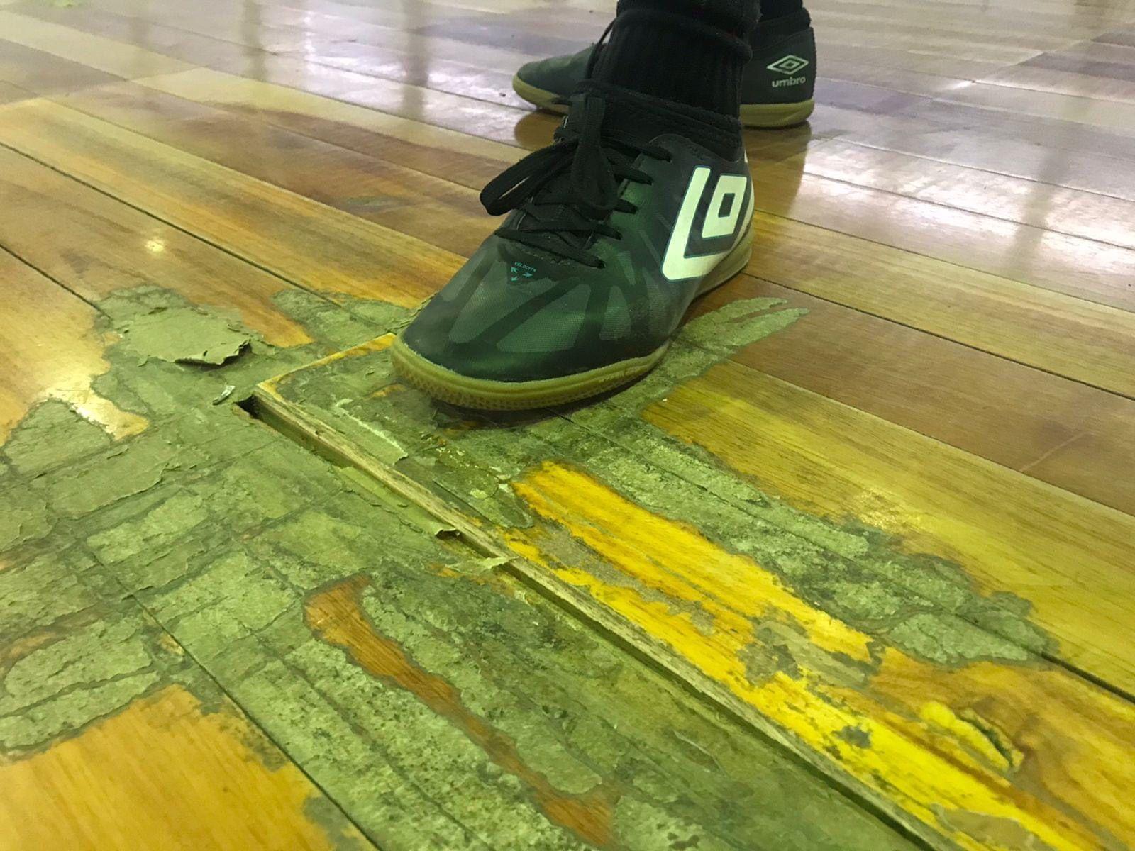 Quadra de madeira do ginásio municipal de Imbuia será substituída para receber campeonato de futsal