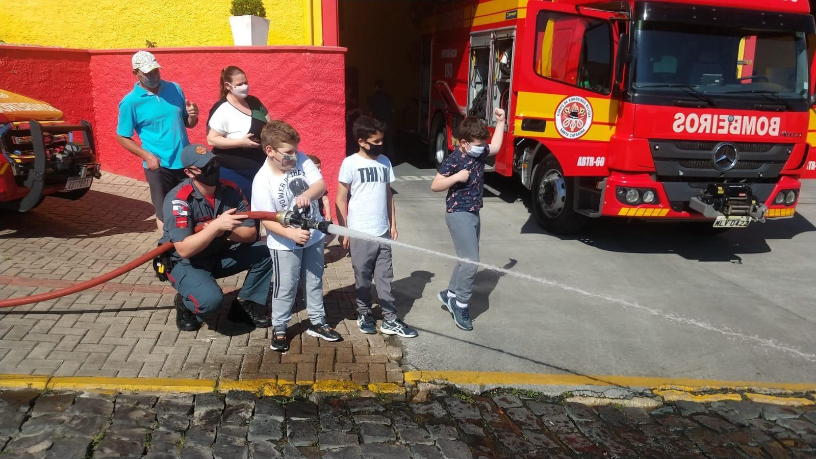Quartel dos Bombeiros de Ituporanga abre as portas para visitação da população