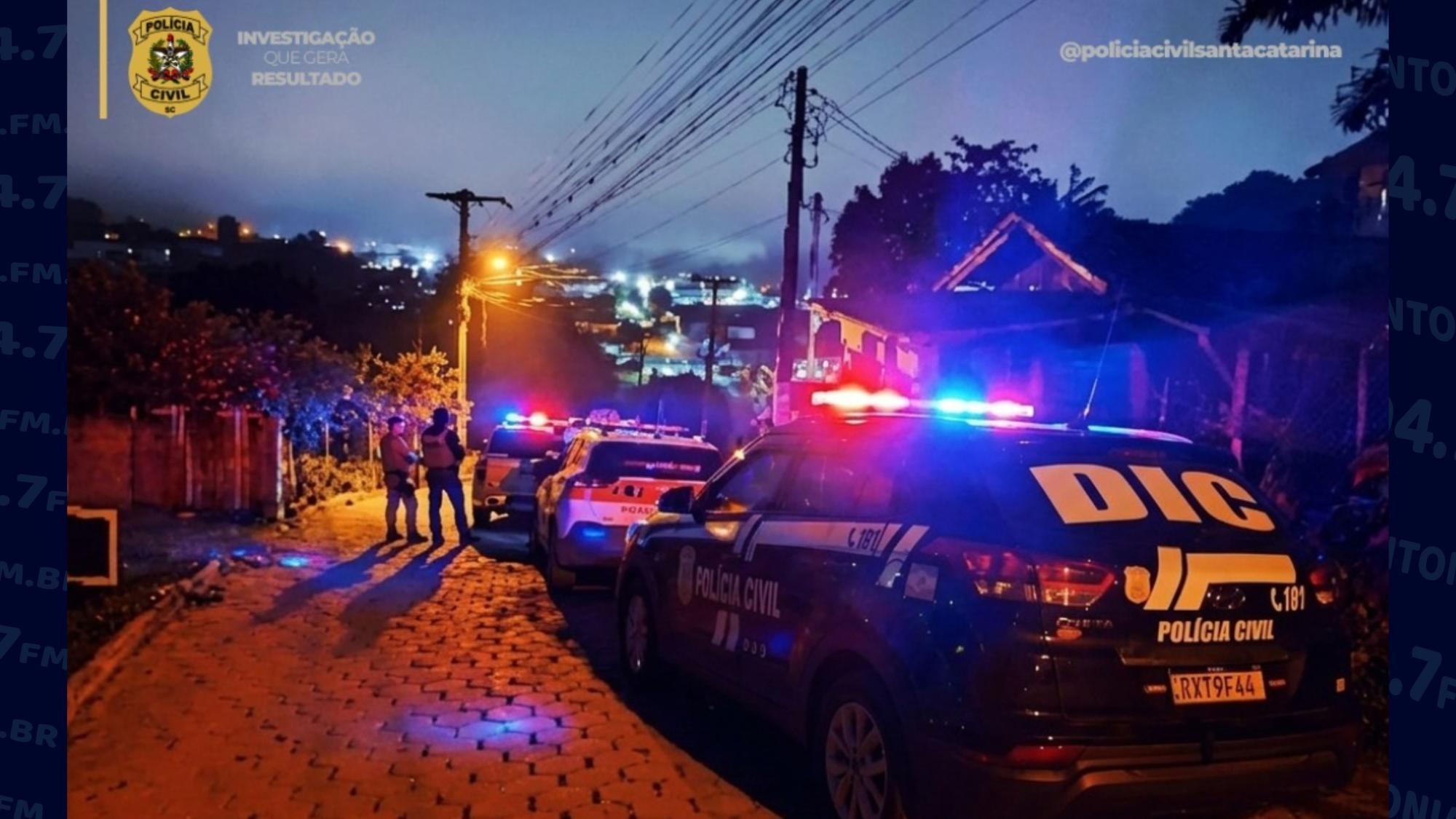 Quatro investigados por roubo passam por busca e apreensão