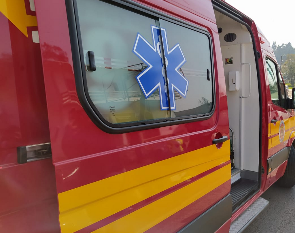 Quatro pessoas se envolvem em acidente na BR-282, em Bom Retiro
