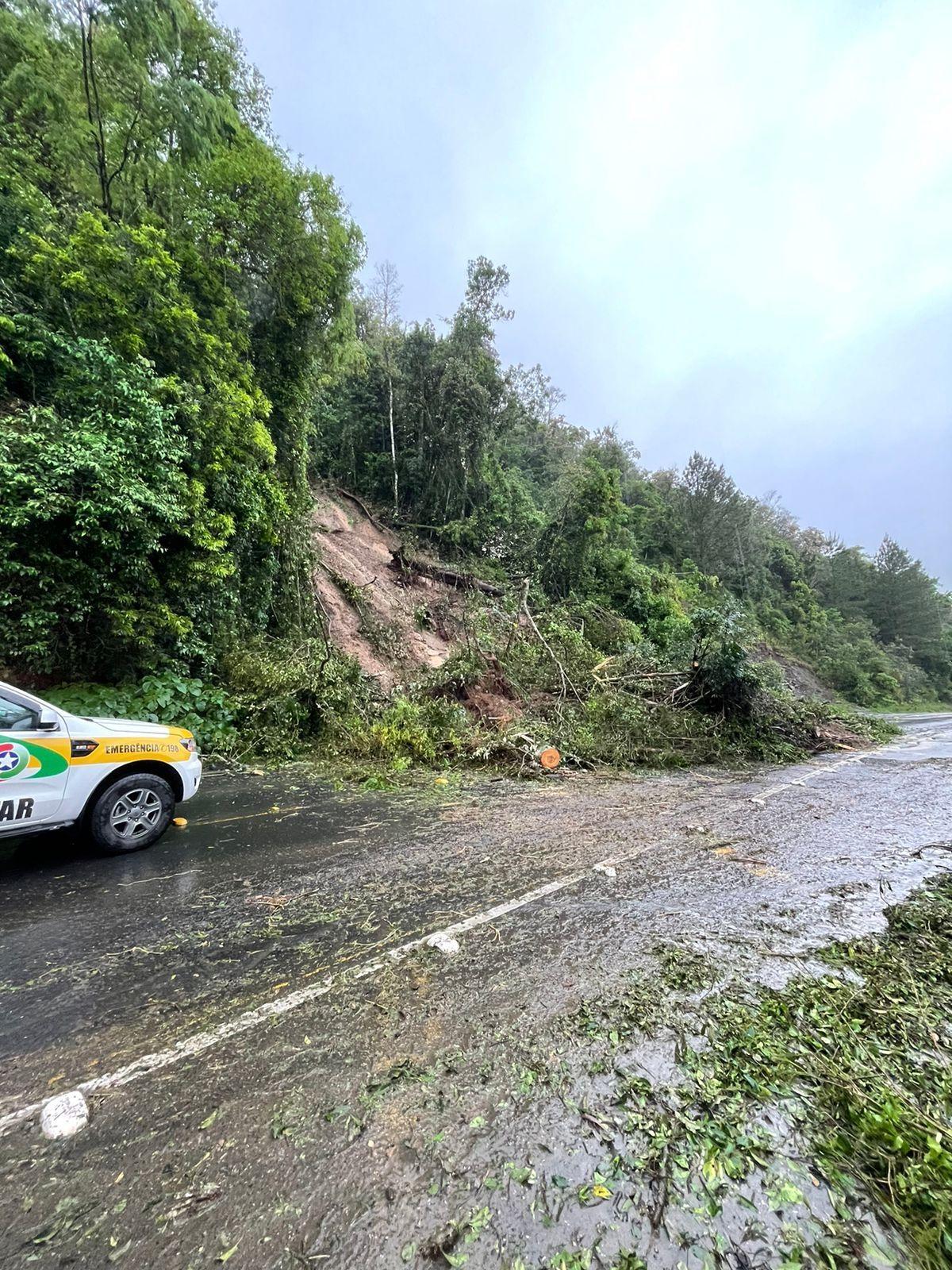Queda de barreira atinge SC-350 