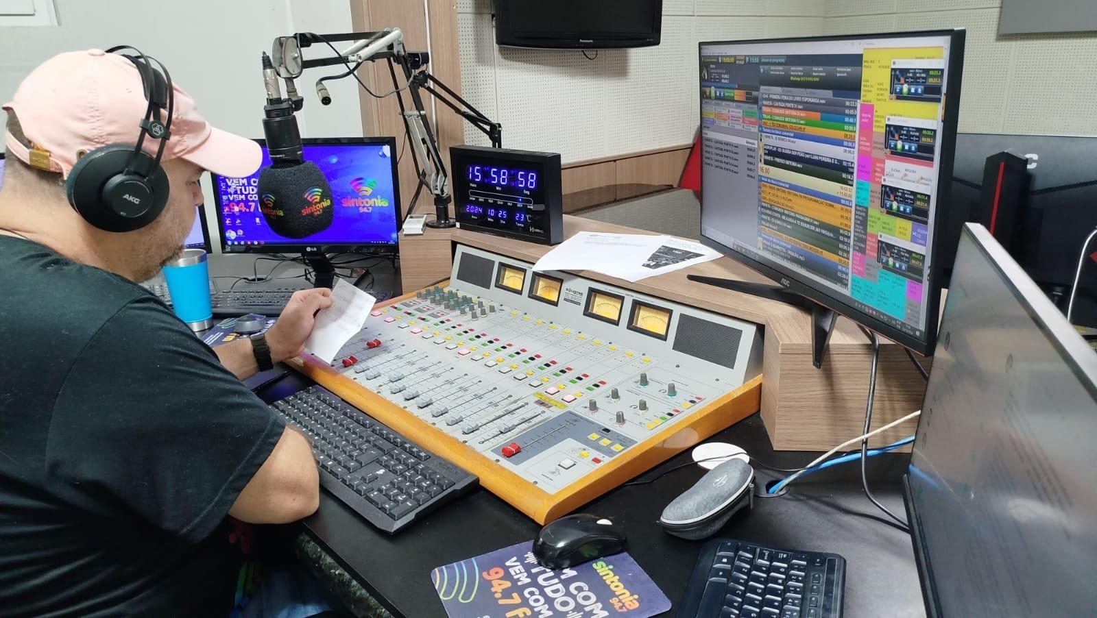 Rádio conecta 80% dos catarinenses e emissoras de SC somam um milhão de ouvintes por minuto