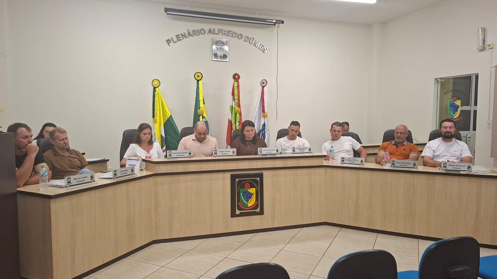 Requerimento sobre compra de medicamentos gera debate na Câmara de Aurora